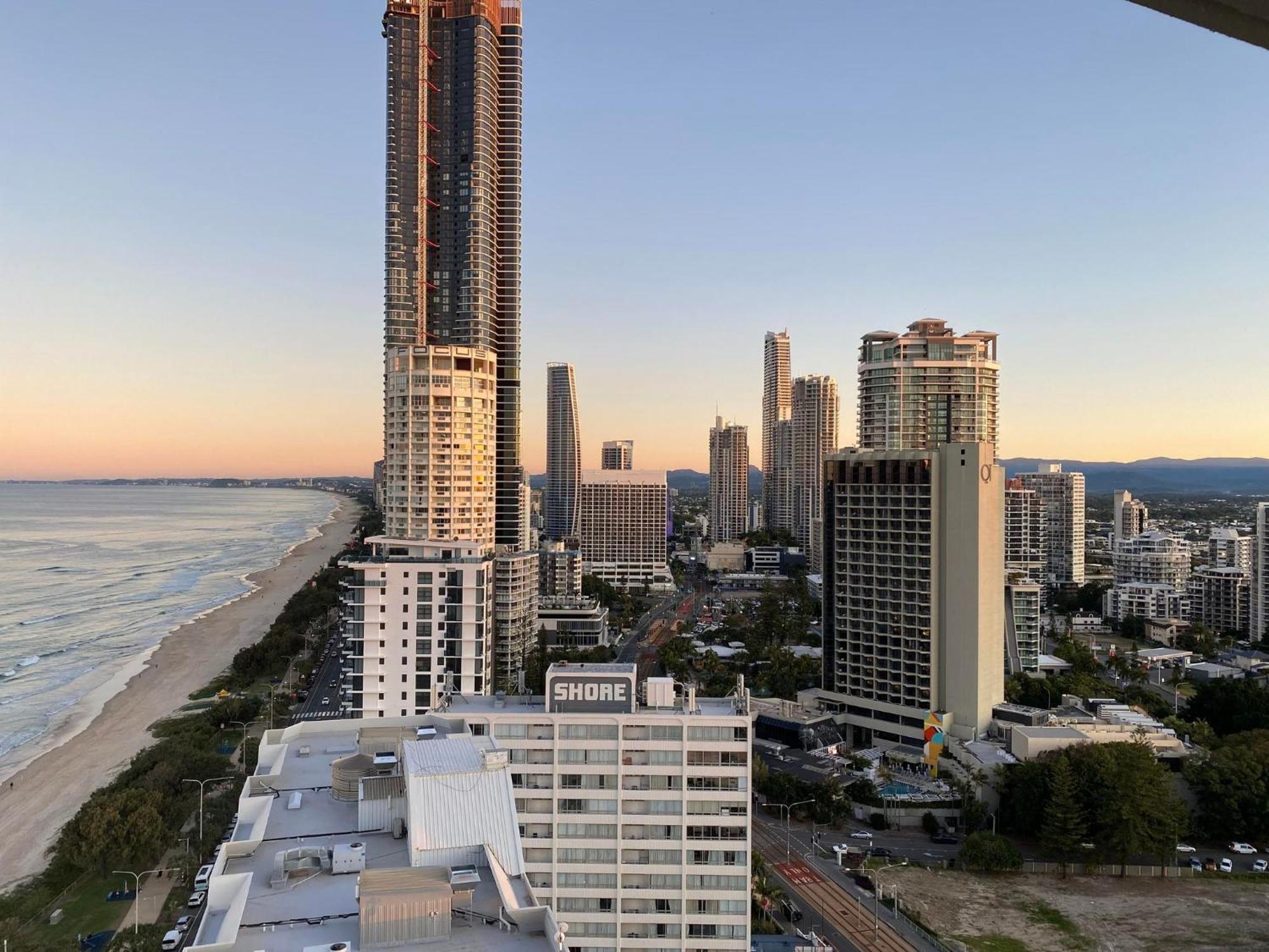 Hi Surf Beachfront Resort Apartments Gold Coast Bagian luar foto