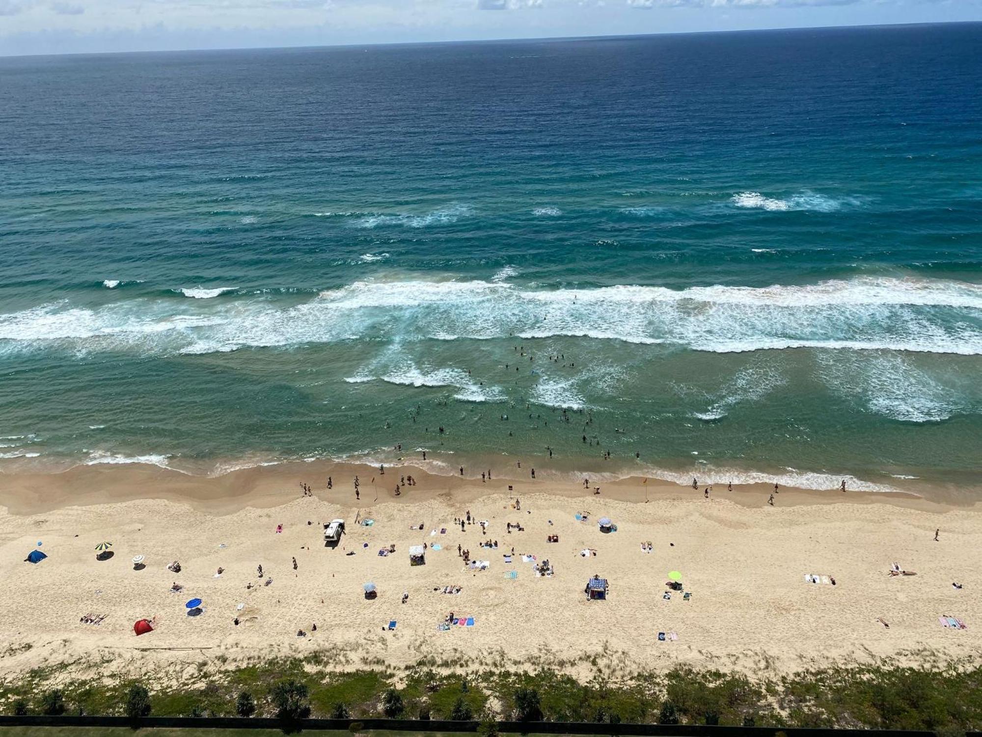 Hi Surf Beachfront Resort Apartments Gold Coast Bagian luar foto