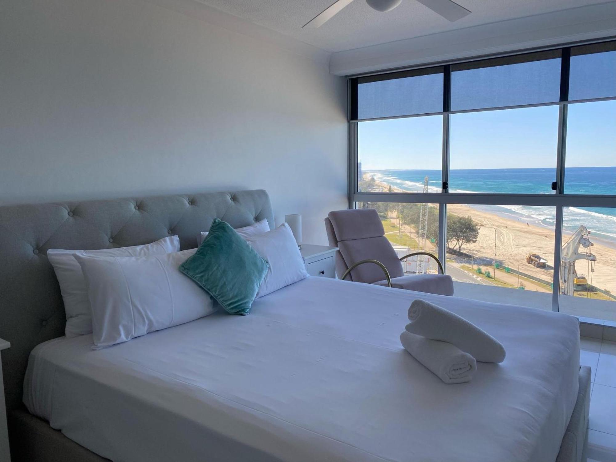 Hi Surf Beachfront Resort Apartments Gold Coast Bagian luar foto