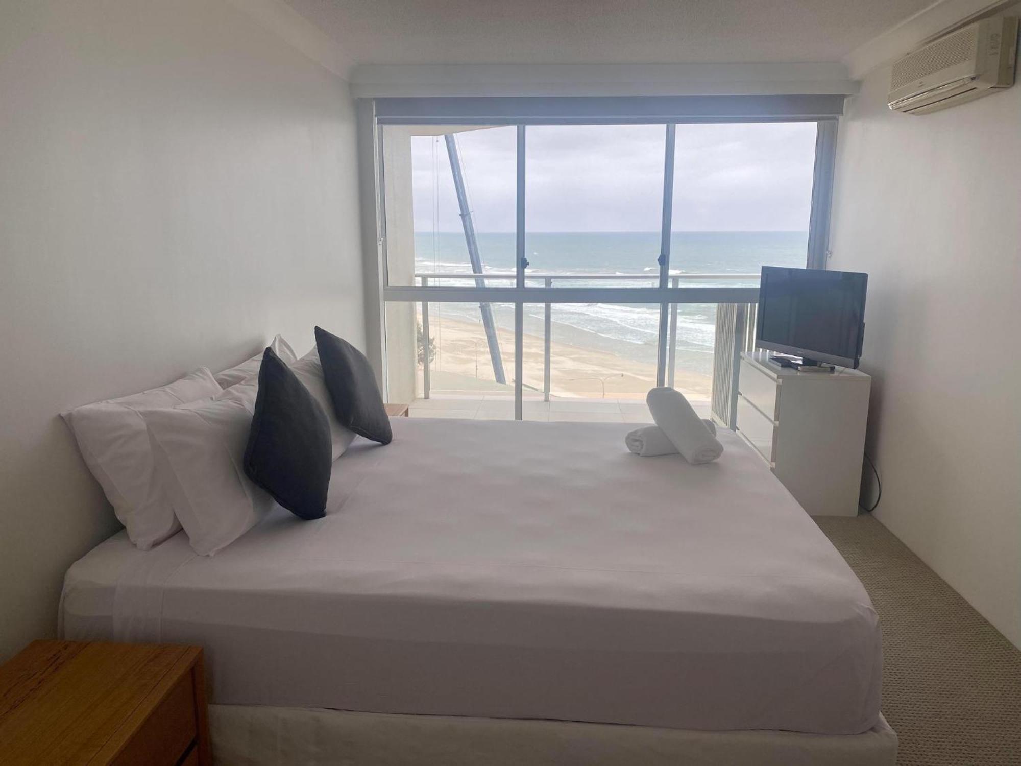 Hi Surf Beachfront Resort Apartments Gold Coast Bagian luar foto