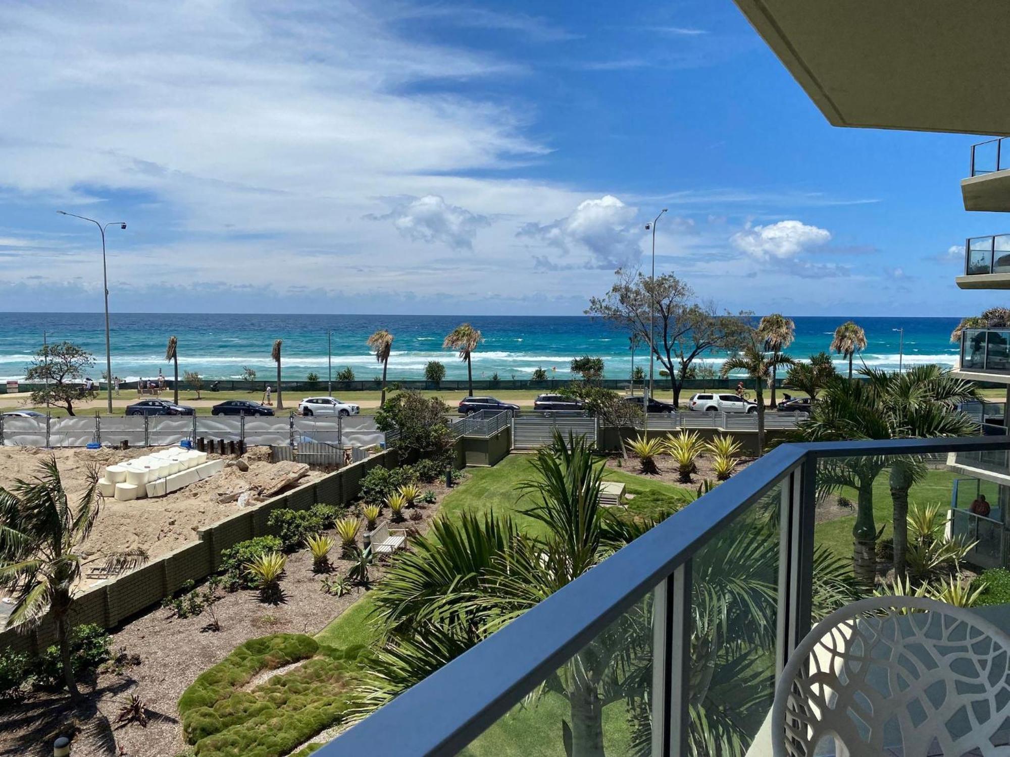 Hi Surf Beachfront Resort Apartments Gold Coast Bagian luar foto